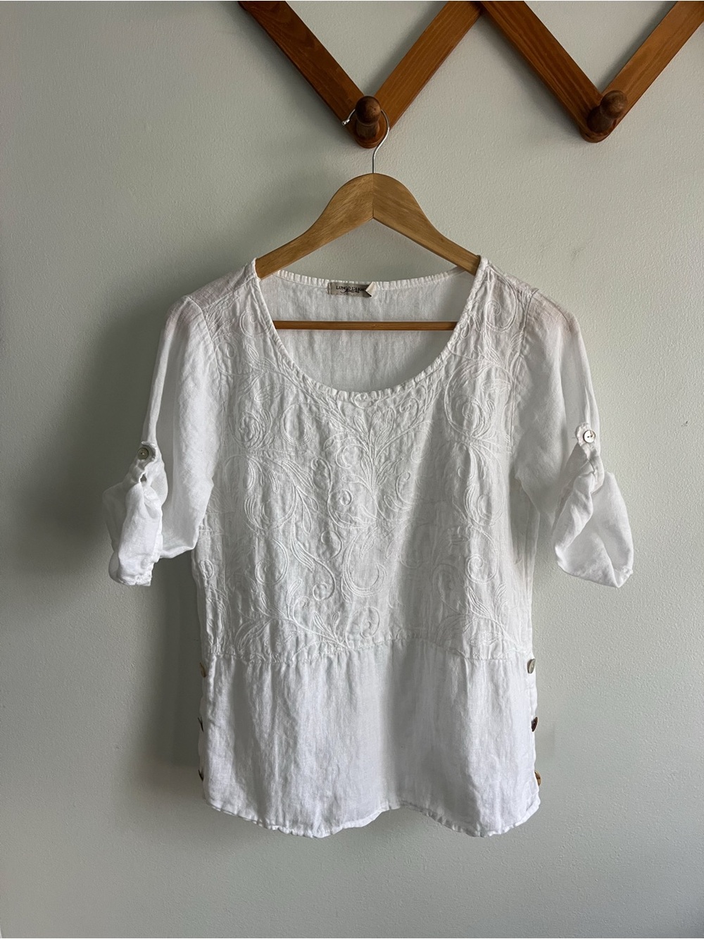 Lungo L’Arno White Embroidered Scoop-Neck Linen Blouse
